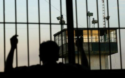 Trasladan a 20 reos de Mazatlán a penal federal; refuerzan estrategia de seguridad y reinserción social