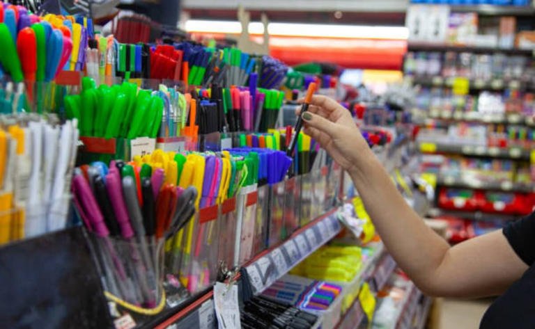 Profeco analiza útiles escolares; detecta diferencias de precios y fallas en algunos productos