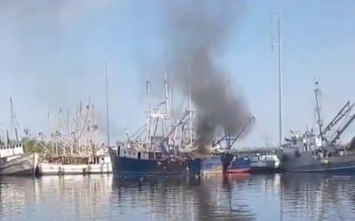 Explosión de barco camaronero deja un muerto en Mazatlán