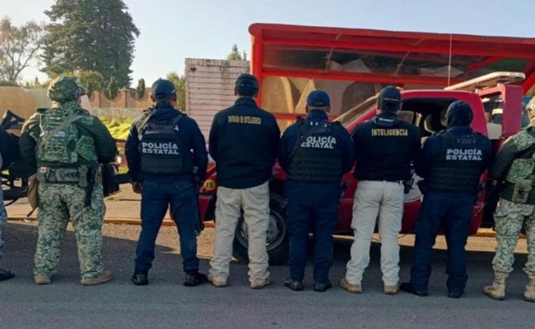 Catean las FA dos predios en Singuilucan, Hgo. y aseguran huachicol y drogas. No hubo detenidos.