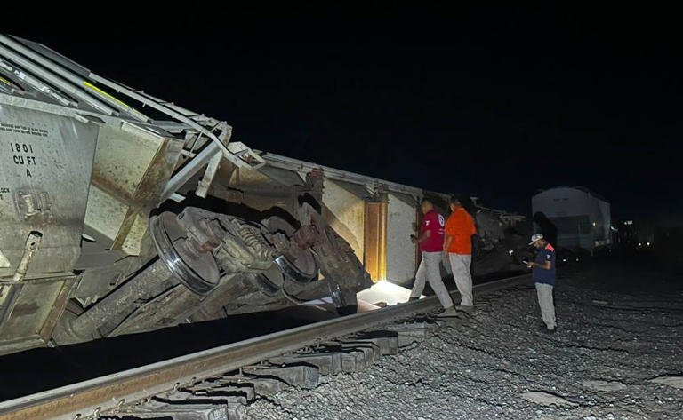 Se descarrilan seis vagones de tren que contenían un químico tóxico en Lerdo, Dgo.