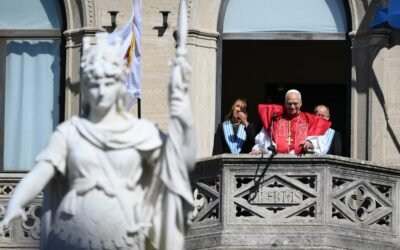 Alerta el Papa contra la idolatría política que se dice libre pero “es esclava del poder”