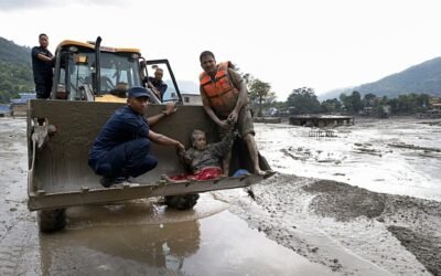 Suben a 160 los muertos tras la riada en Nepal que deja más de 700 personas desaparecidas