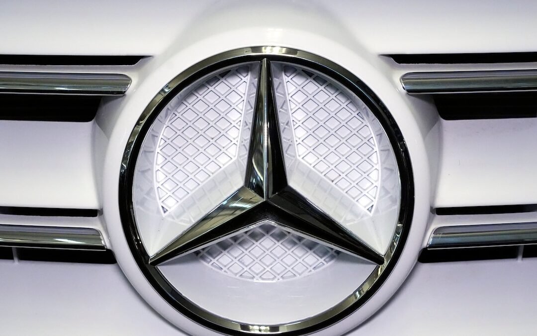 Conductores demandan a Mercedes AMG por quemaduras de primer y segundo grado causadas por logo del auto