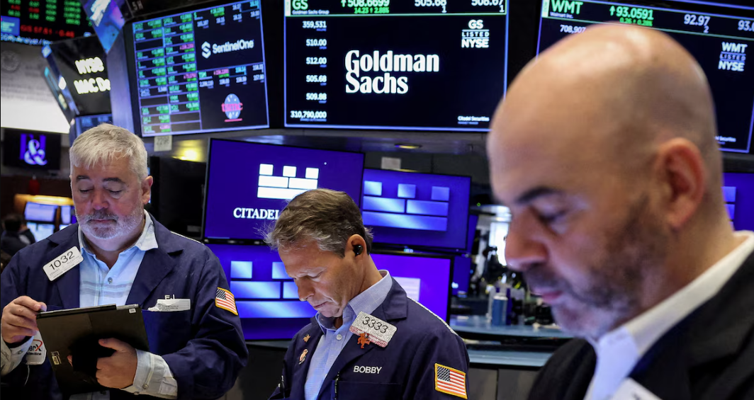 Wall Street cierra mixto ante pérdidas en el sector de los chips