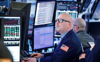 Cierra Wall Street mixto tras moderarse la inflación en EUA en julio