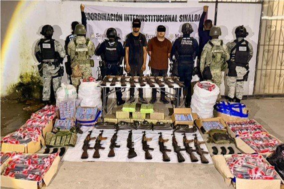 Detuvieron en Mazatlán a 2 sicarios del Cartel del Pacífico con fuerte arsenal.