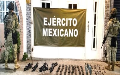 12 malandros detenidos, muchas armas y droga asegurada en Sinaloa.