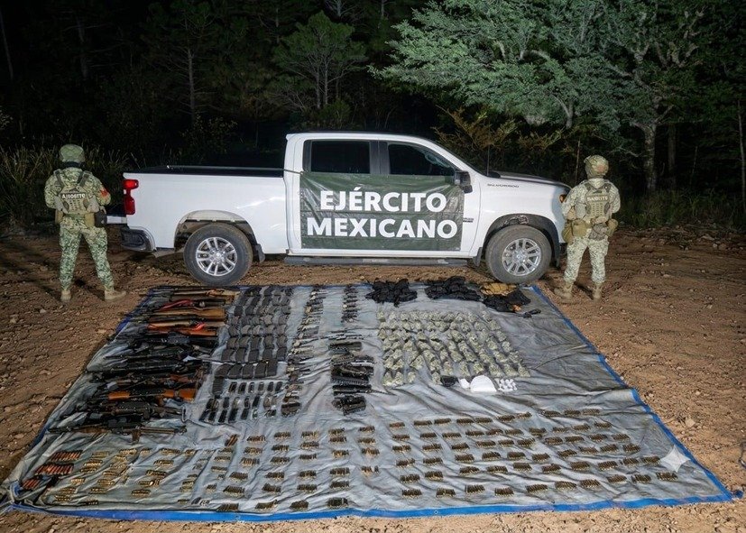 En el Oro, Dgo. aseguran las FA 36 armas, casi 1,500 balas y droga.