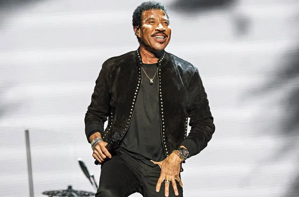 Lionel Richie, hospitalizado de emergencia tras concierto
