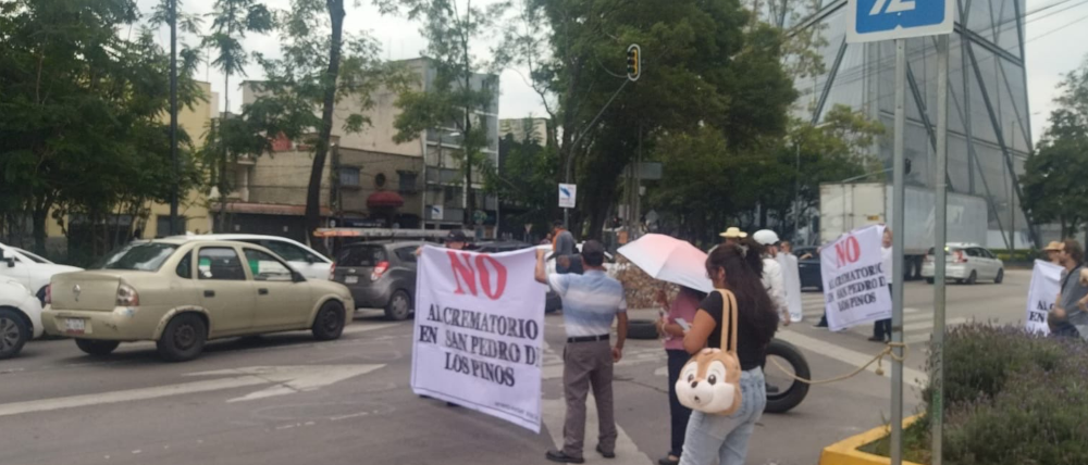 Protestan contra crematorio de mascotas y bloquean avenida Patriotismo