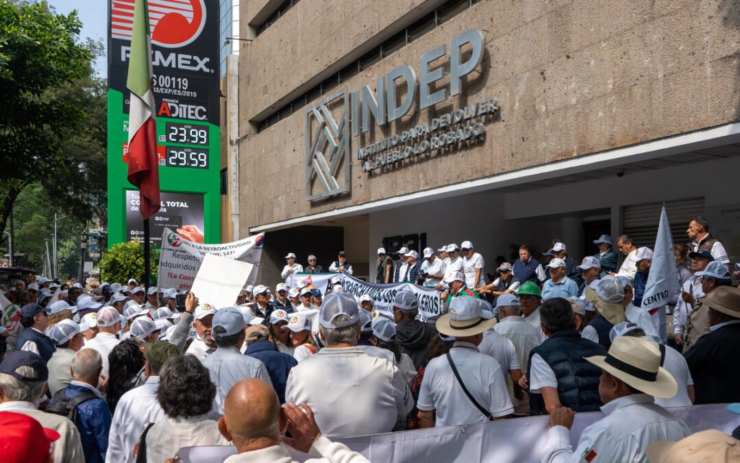 Exigen jubilados de LyFC la devolución de recortes por la reforma de “pensiones doradas”