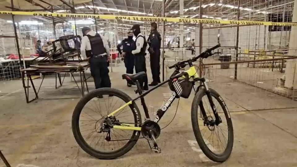 Asesinan a balazos a mujer comerciante en un tianguis en Guanajuato; comerciantes cierran sus puestos