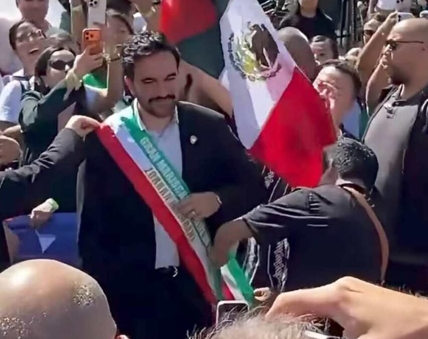 ¡Mamdani, hermano, ya eres mexicano! Alcalde de NY encabeza desfile por la Independencia de México