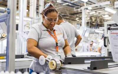 Industria mexicana logra mejor desempeño en 33 meses impulsada por construcción y manufacturas