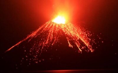 Anak Krakatau registra erupción con columna de ceniza de 14 kilómetros