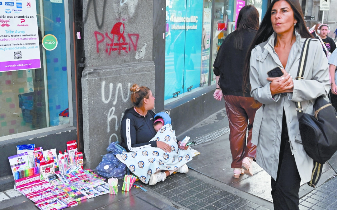Pobreza en Argentina subió al 32.3% de la población de enero a junio