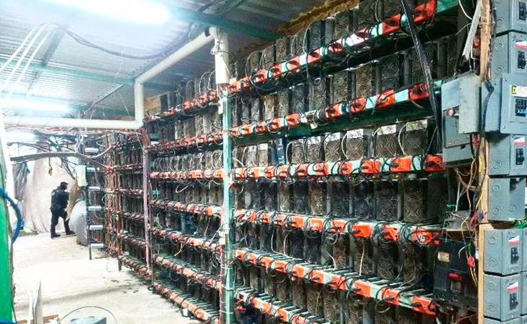 Aseguran centro de minería de criptomonedas en Puebla