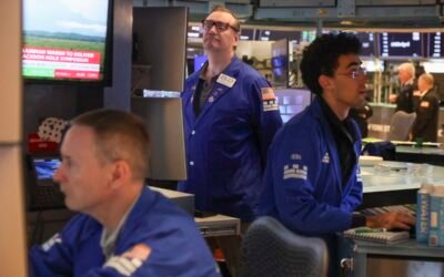 Cierra Wall Street en verde tras moderarse el petróleo, pero anota pérdida semanal