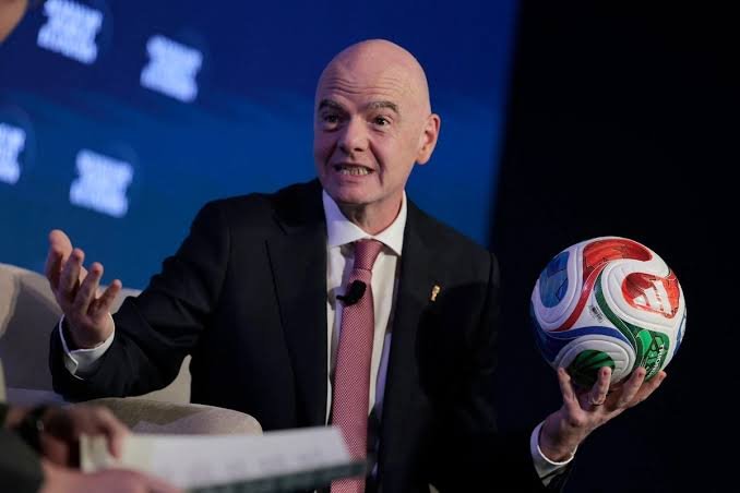 Infantino inicia conversaciones para aumentar financiamiento a las 211 federaciones
