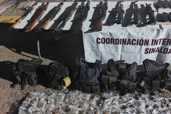 Entre 9 malandros detenidos en El Rosario, Sin, con armas y droga, hay 4 colombianos y un cubano.