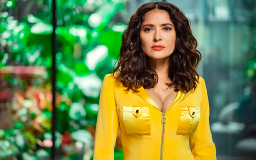 Deslumbra Salma Hayek en Nueva York con un elegante diseño de Balenciaga
