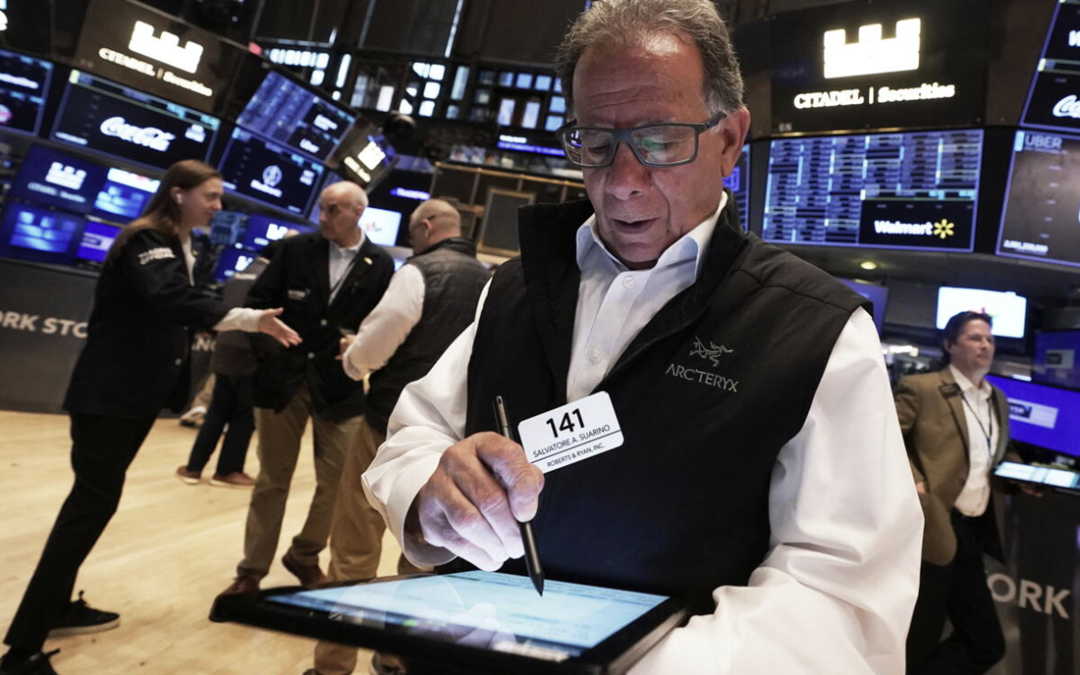 Wall Street cierra en verde mientras los bonos del Tesoro moderan sus subidas