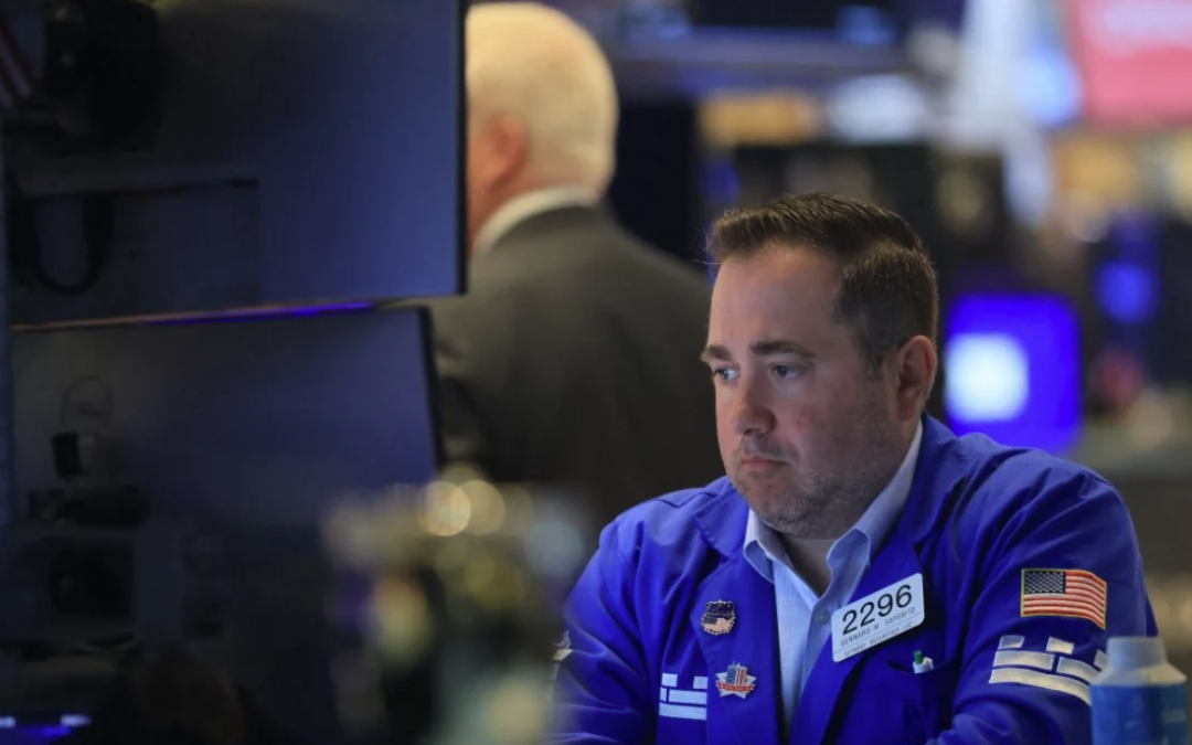 Wall Street cierra mixto, pendiente del petróleo; Nasdaq marca otro récord