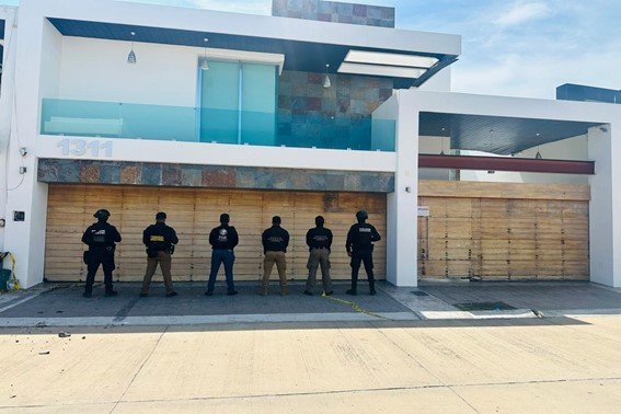 Aseguran las FA armamento en Culiacán, sin detenidos.