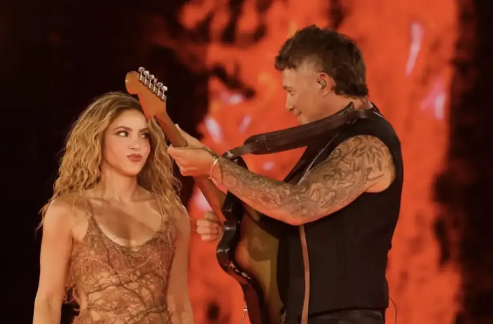 Alejandro Sanz cambia de look y sorprende junto a Shakira en Madrid