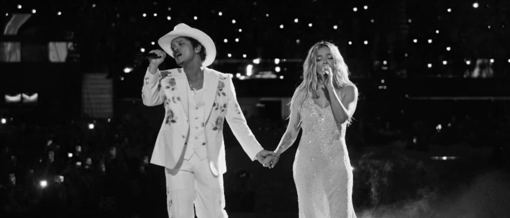 Llevan su química al siguiente nivel: Bruno Mars y Karol G estrenan video en conjunto