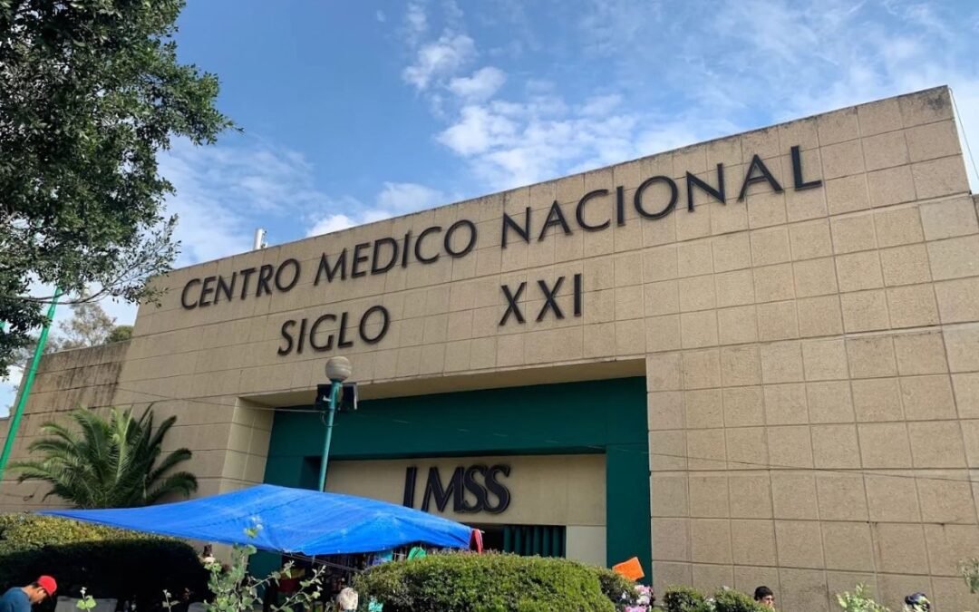 Paciente muere tras caer de cuarto piso en el Hospital Siglo XXI
