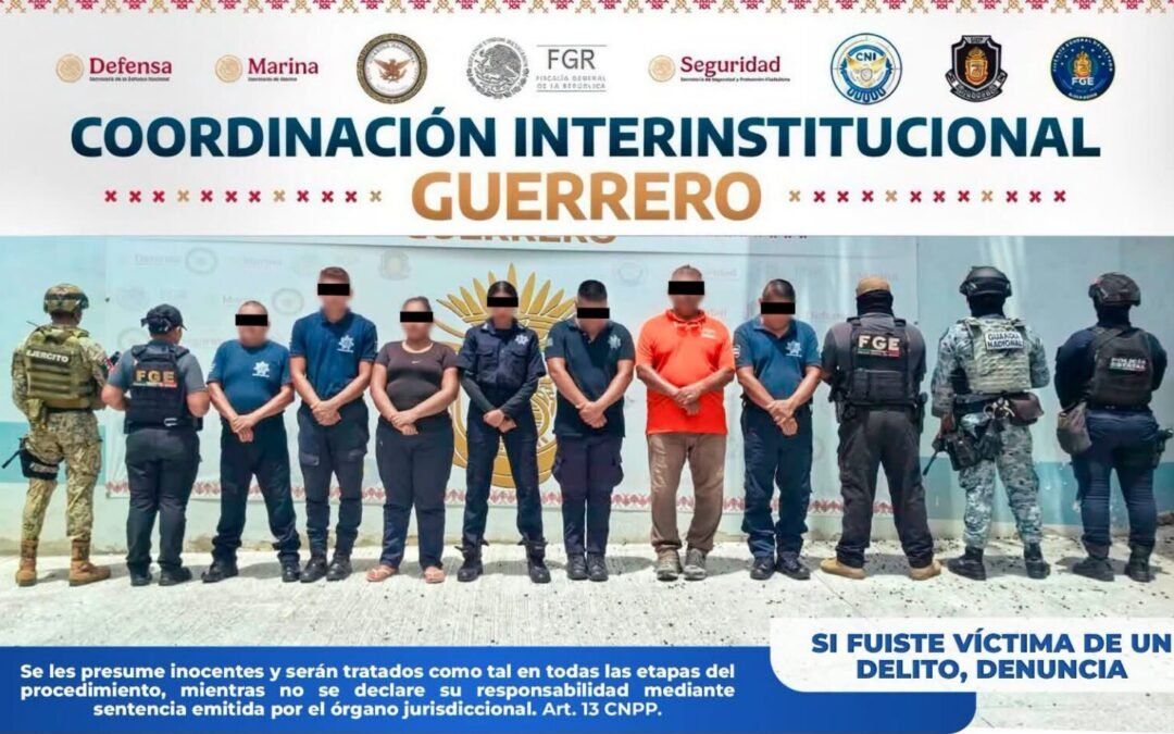 Detienen por desaparición forzada a siete policías de Coyuca de Benítez, incluido su jefe