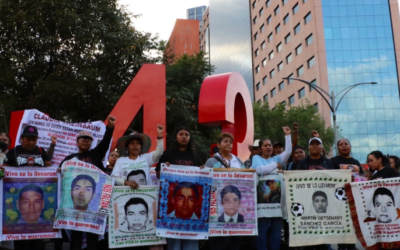 Familias de los 43 de Ayotzinapa marchan en CDMX tras 12 años de la desaparición