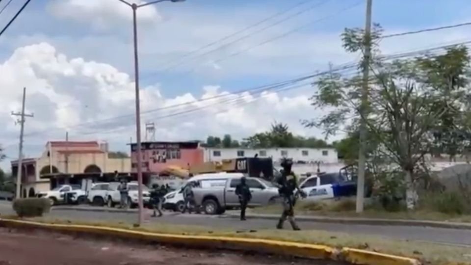 Encuentran los cuerpos de una mujer y cuatro hombres en un terreno baldío en Guanajuato