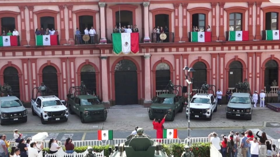 Madres buscadoras protestan durante desfiles militares por la Independencia para exigir un alto a la crisis de desaparecidos