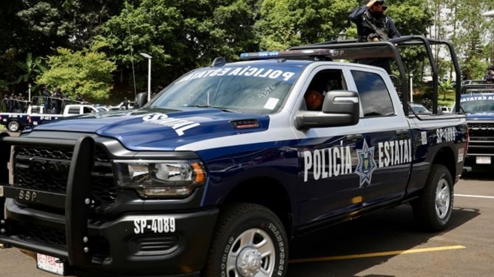 Policías antimotines intentan disuadir a manifestantes en Veracruz durante protesta por contaminación de un pozo; Nahle niega represión