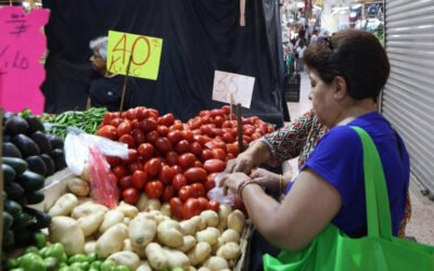 Inflación acelera a 3.42% en primera quincena de septiembre; jitomate y colegiaturas impulsan repunte, reporta Inegi