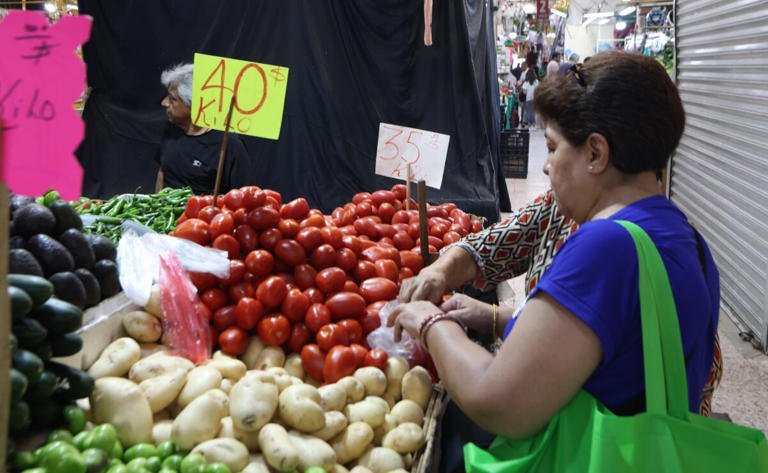 Inflación acelera a 3.42% en primera quincena de septiembre; jitomate y colegiaturas impulsan repunte, reporta Inegi