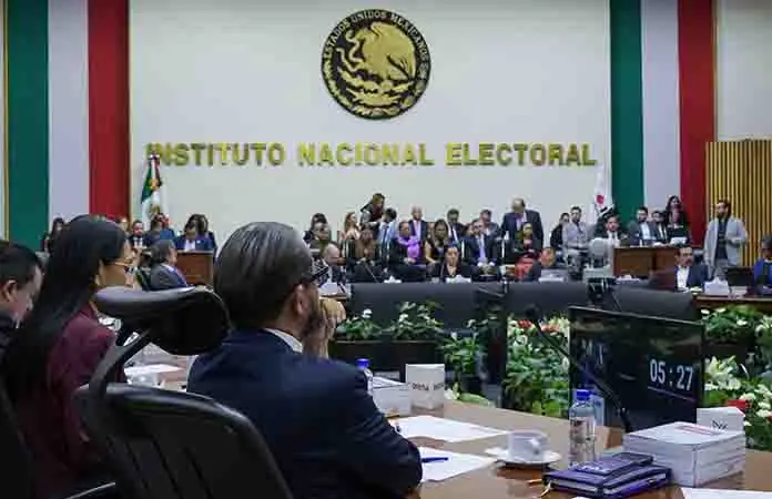 Paga INE 6 mdp por trabajos fantasma
