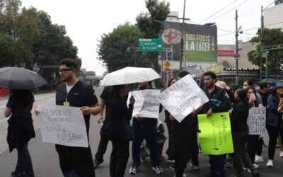 Médicos residentes del Hospital General de México protestan tras brote de salmonella
