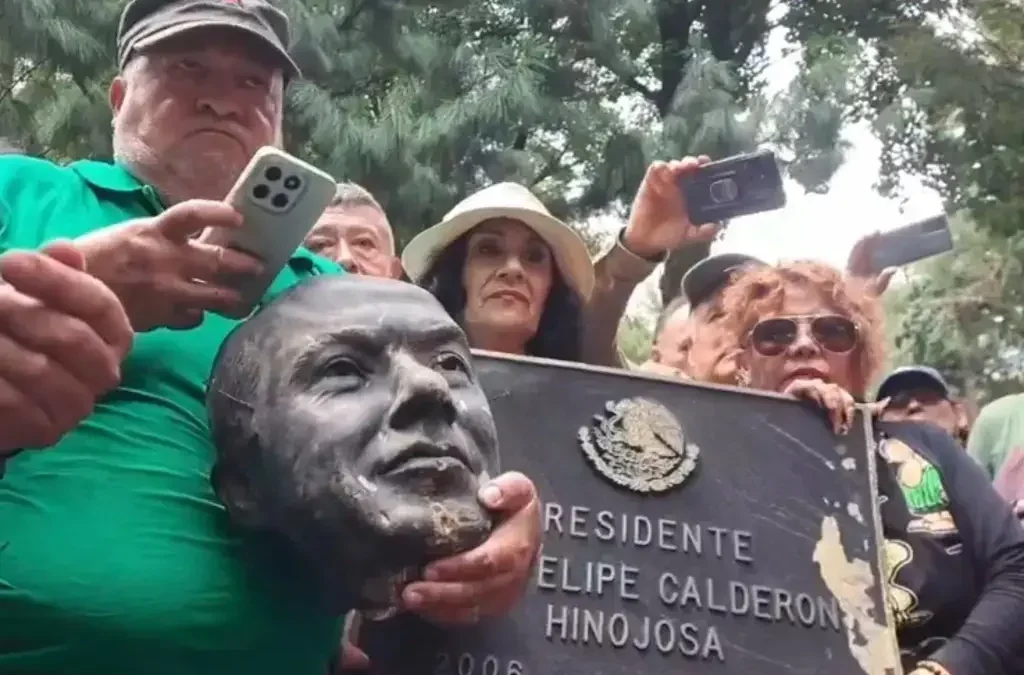 Sheinbaum condena decapitación a estatua de Calderón