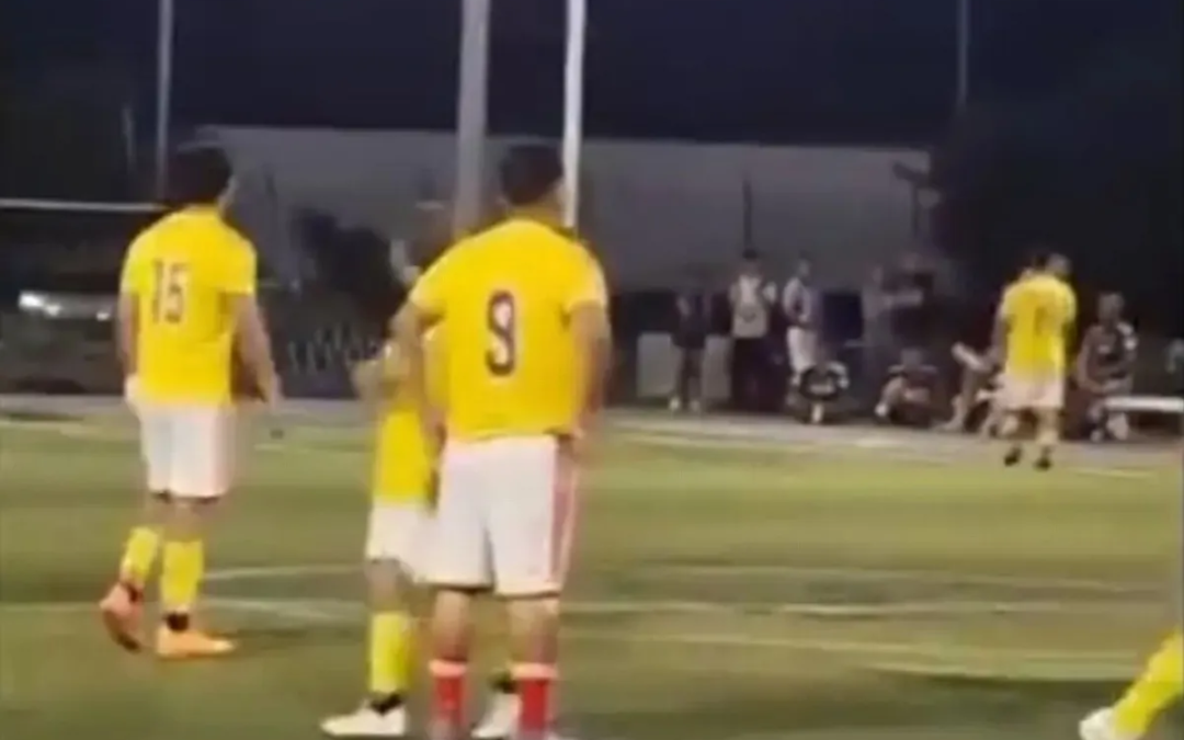 Jugador saca un cuchillo contra sus propios compañeros durante partido de futbol en Veracruz