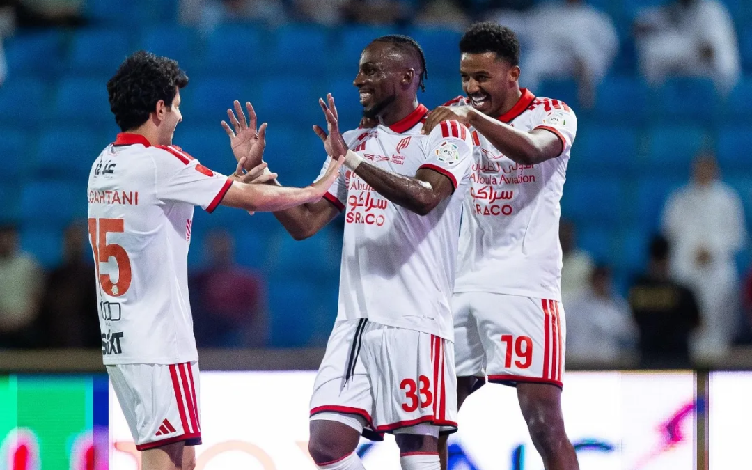 Se luce Julián Quiñones con su actuación que generó 3 goles para su equipo en Arabia Saudita.