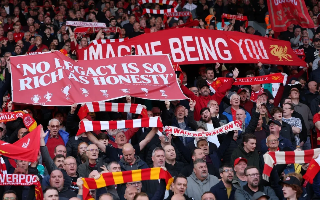 Muestran Fans de Liverpool su repudio al Manchester City tras irregularidades