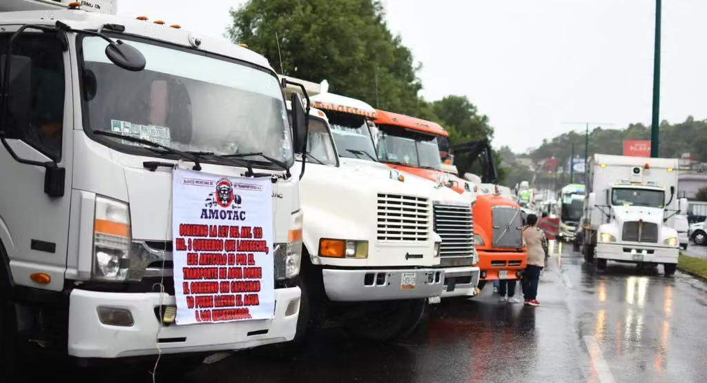 «Nos están matando»: transportistas de Veracruz se suman a paro nacional