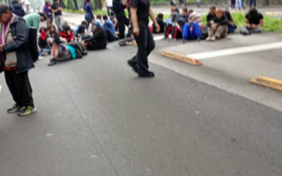 Estudiantes del CCH Sur bloquearon Ave. Insurgentes frente a la UNAM exigiendo medidas para evitar la violencia sexual.