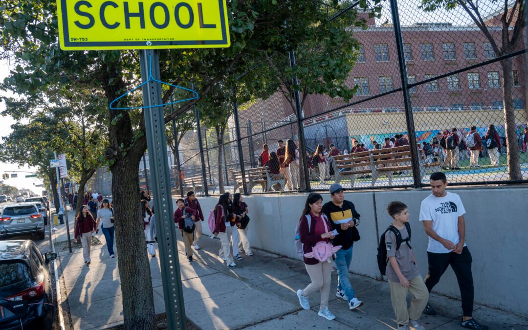 Las escuelas públicas de EE.UU. vetaron 12 mil libros en el último curso, un récord
