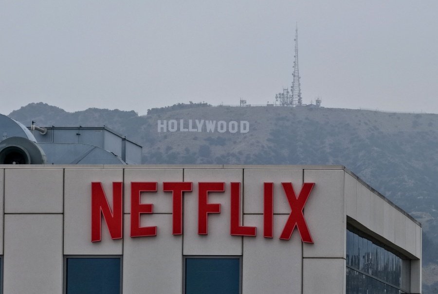 La acción de Netflix baja y no logra tranquilizar a Wall Street