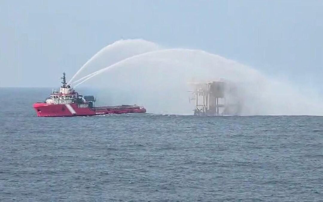 Pemex reporta un incendio sin heridos en la plataforma satélite de Campeche